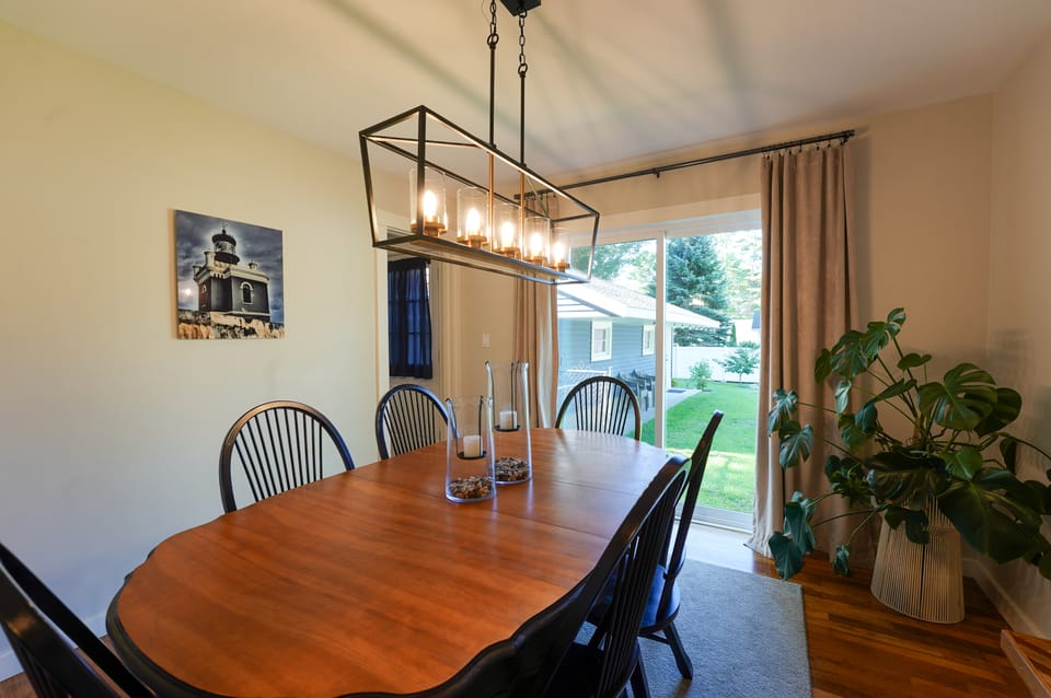 Walk to Beach: Lake Michigan Getaway! Cottage in Beachwood Bluffton