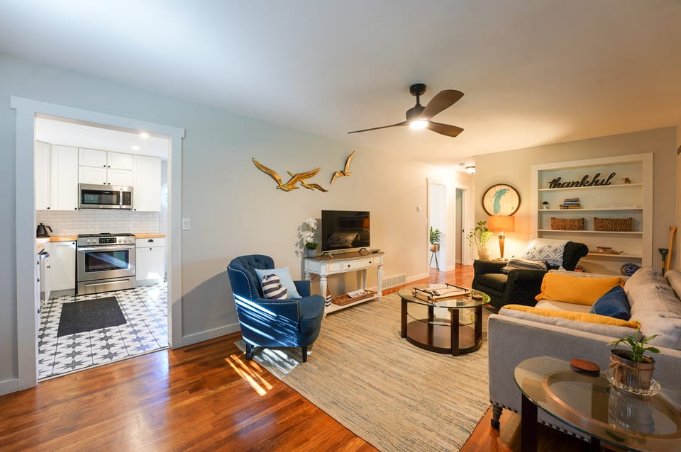 Walk to Beach: Lake Michigan Getaway! Cottage in Beachwood Bluffton