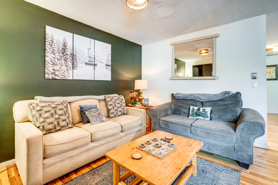 Walk to Main St: Recently Renovated Frisco Condo Apartment in Frisco