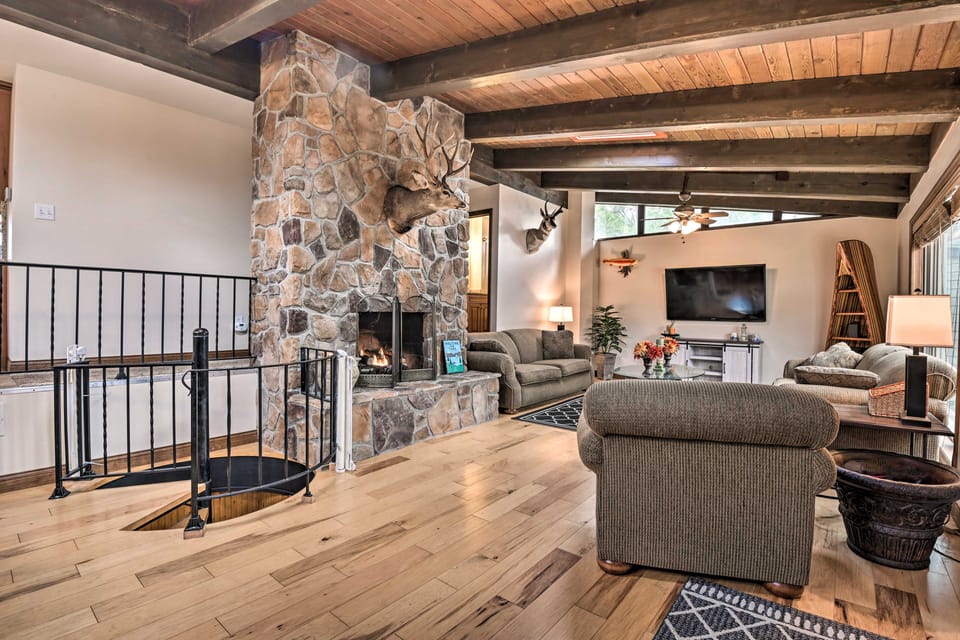 Indian Lake Retreat w/ Wet Bar & Covered Deck House in Pennsylvania