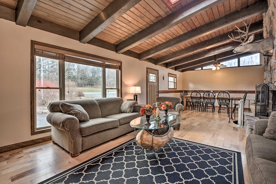 Indian Lake Retreat w/ Wet Bar & Covered Deck House in Pennsylvania