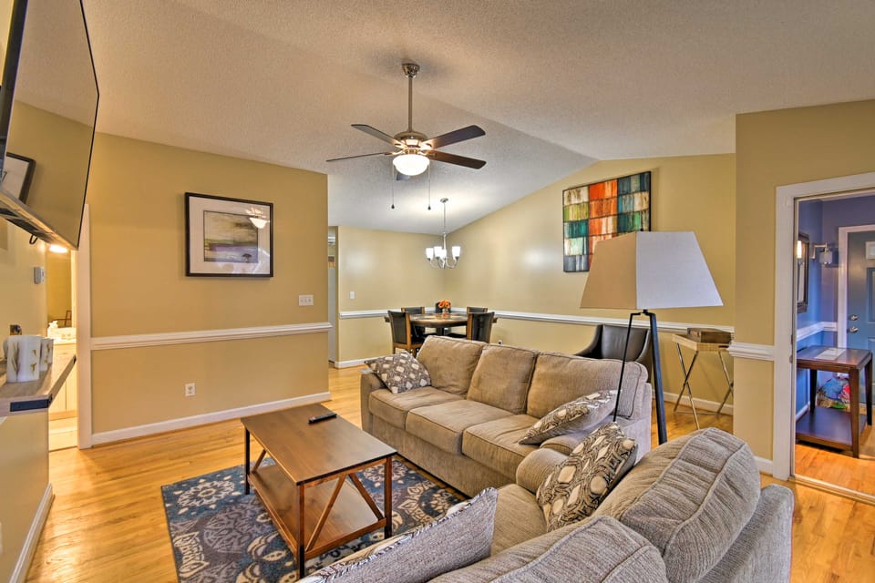 < 1 Mi to Downtown Lillington: Home w/ Deck House in North Carolina