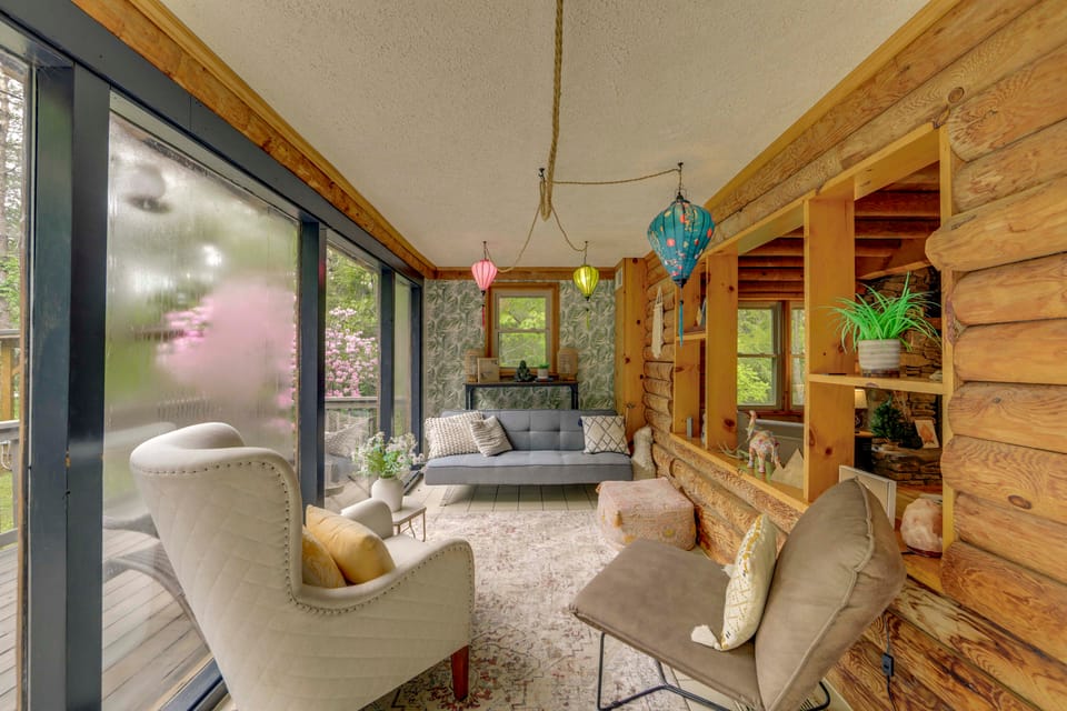 Hot Tub, Fire Pit: Waynesville Getaway Near Hiking House in East Fork