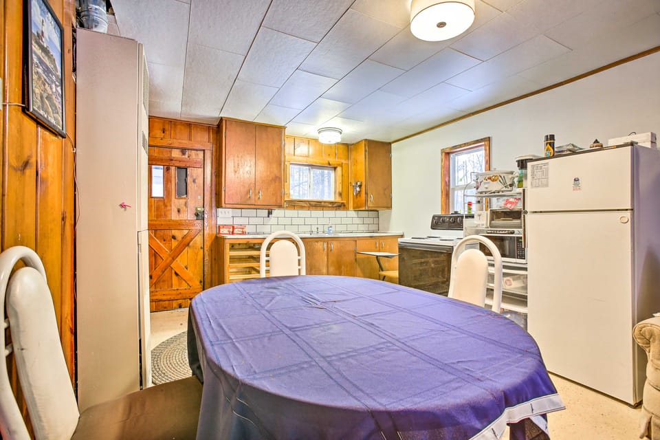 Remote Michigan Retreat on 10 Acres w/ Grill! House in Michigan