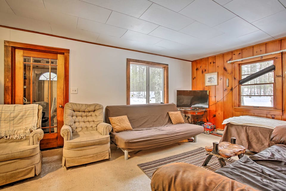Remote Michigan Retreat on 10 Acres w/ Grill! House in Michigan