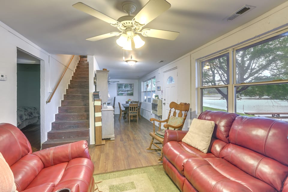 Lakefront Delta Cottage w/ Views, Canoe & Dock! Cottage in Alabama