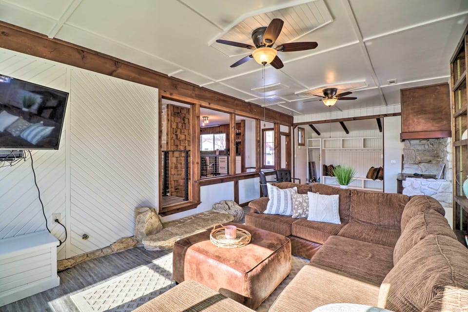 'Fish House' w/ Deck, Fire Pit & River Views House in Arkansas