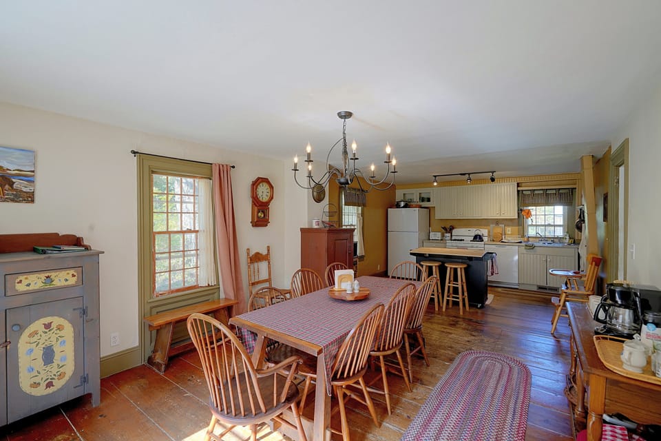 4BR Group Getaway on the Chickley River House in Berkshires