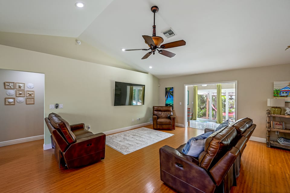 Walk to Beach! Marco Island Haven w/ Heated Pool House in Marco Island