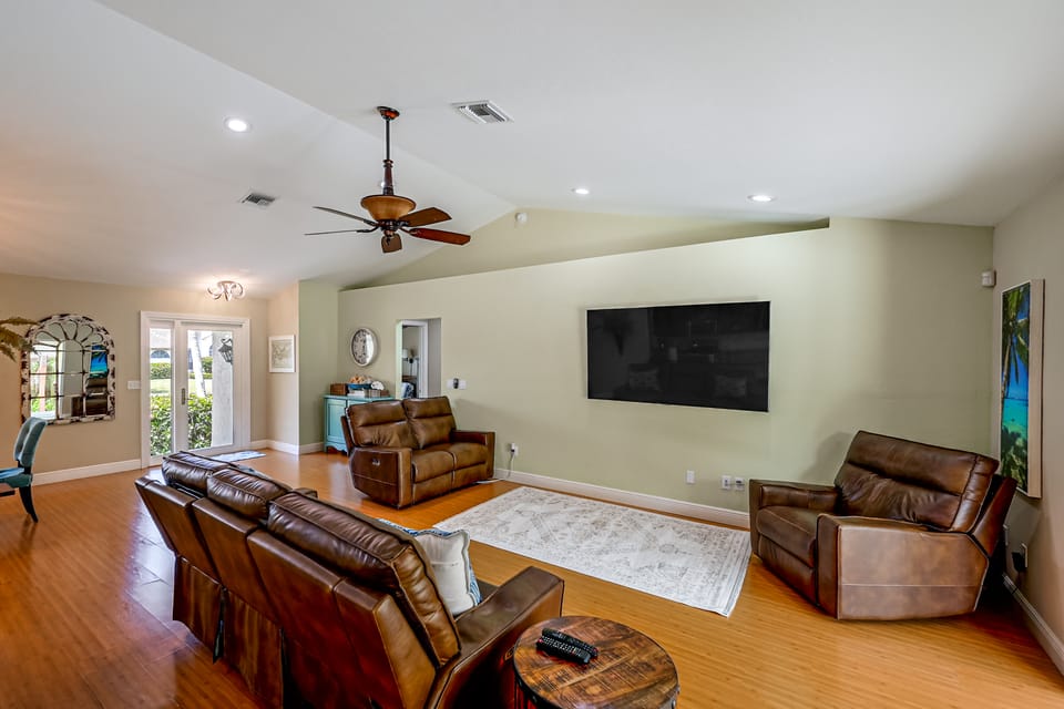 Walk to Beach! Marco Island Haven w/ Heated Pool House in Marco Island