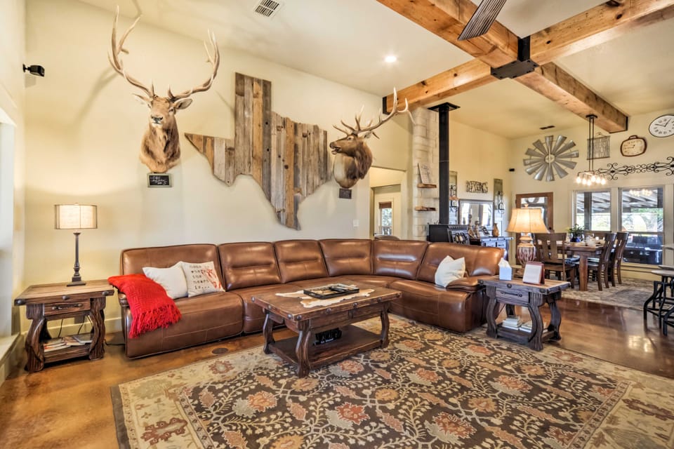 Secluded Country Hideaway w/ Fire Pit & Pool! House in Rio Grande