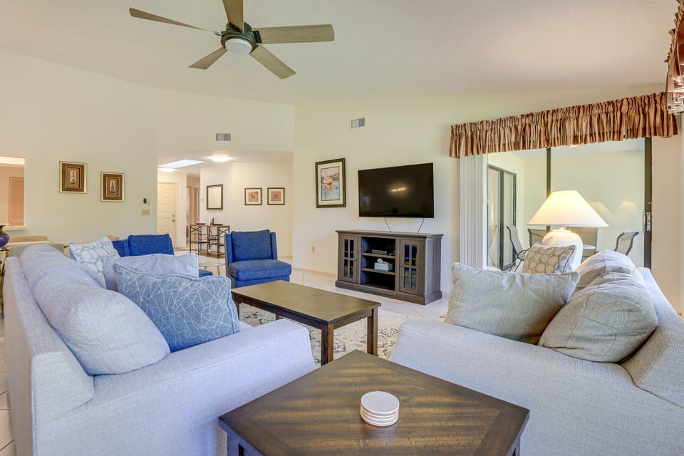 Lanai + Community Pool Access: Sarasota Oasis! Villa in Florida