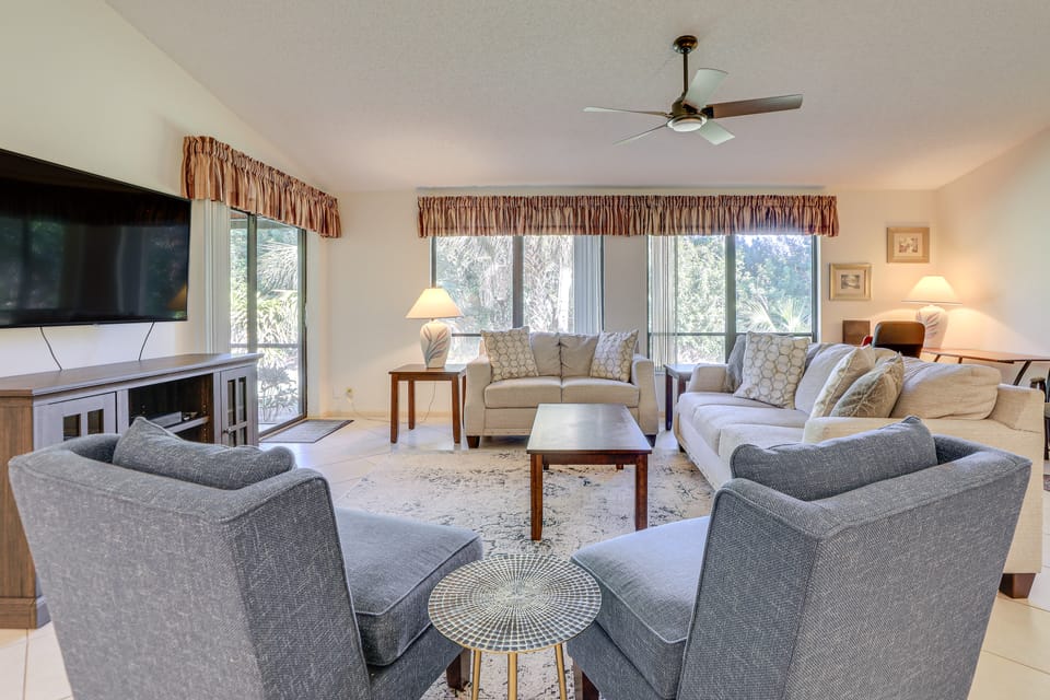 Lanai + Community Pool Access: Sarasota Oasis! Villa in Florida