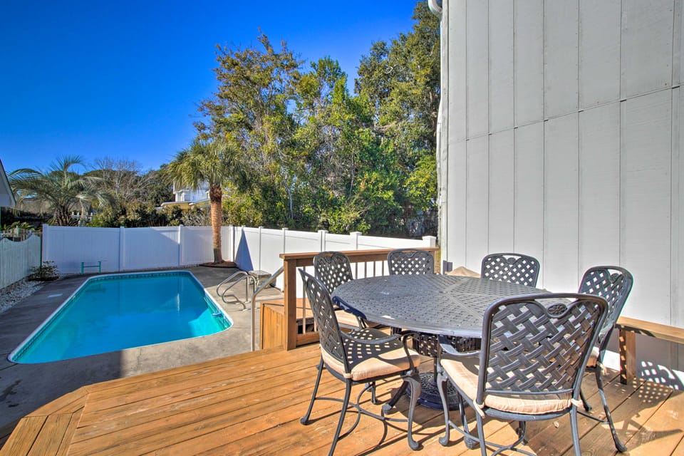 1/2 Mi to Riverwalk! Historic Dtwn Southport Condo Apartment in Southport