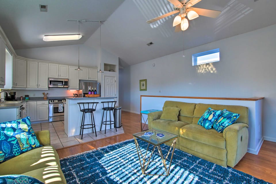 1/2 Mi to Riverwalk! Historic Dtwn Southport Condo Apartment in Southport