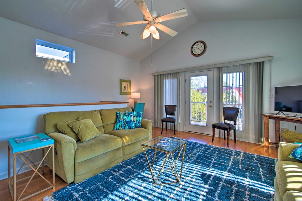 1/2 Mi to Riverwalk! Historic Dtwn Southport Condo Apartment in Southport
