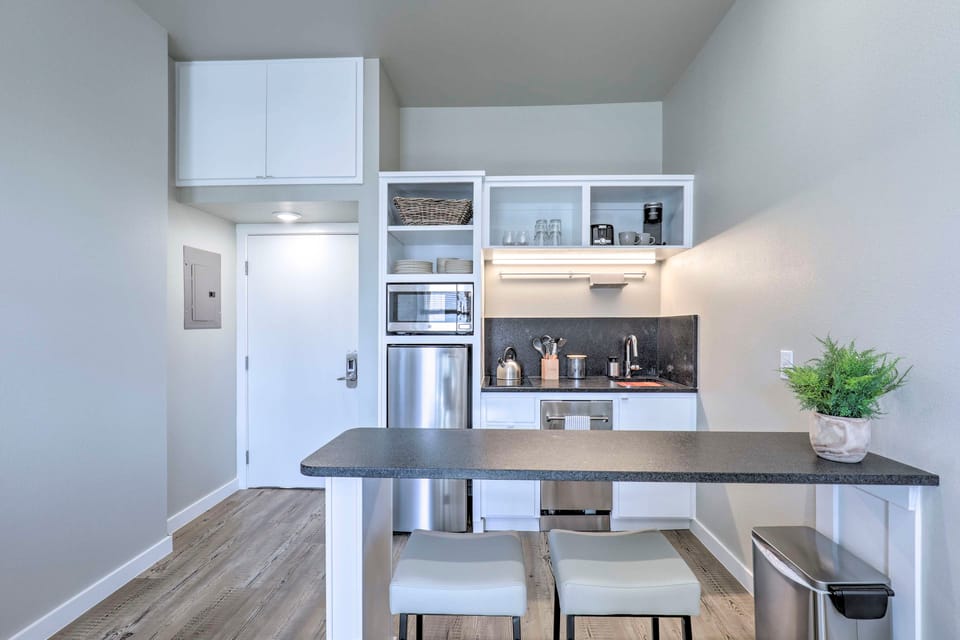 Bright San Marcos Apartment w/ Ideal Location Apartment in San Marcos