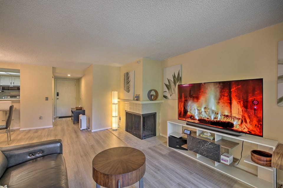Heart of Seattle's Suburbs! Family-Friendly Condo Apartment in Renton