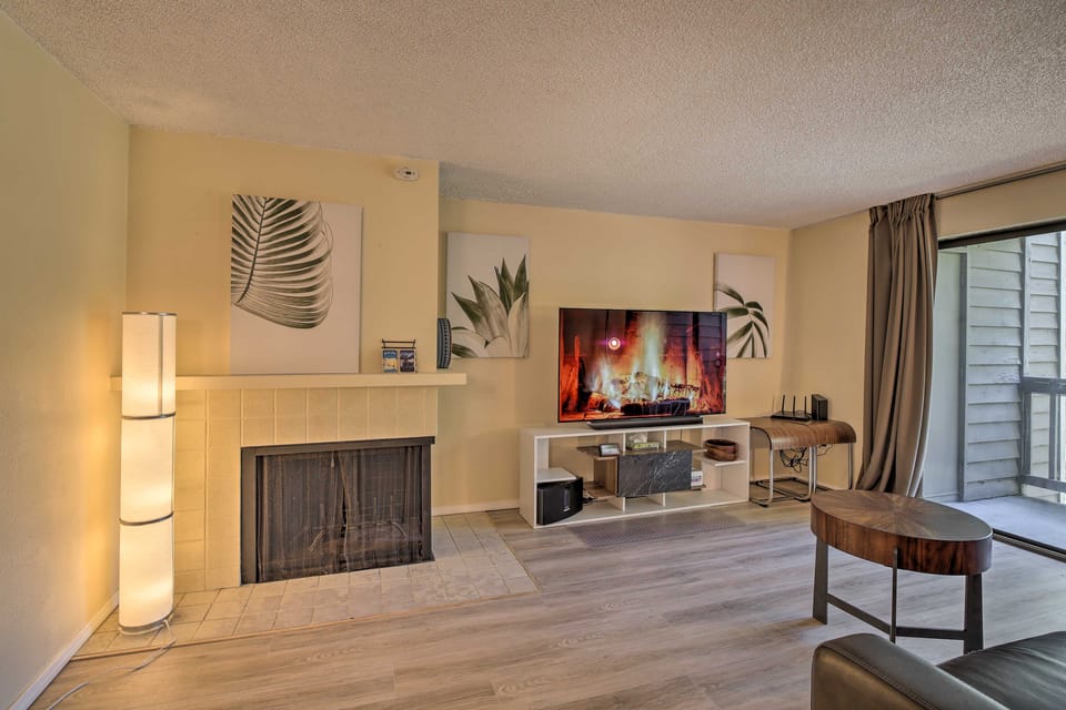Heart of Seattle's Suburbs! Family-Friendly Condo Apartment in Renton