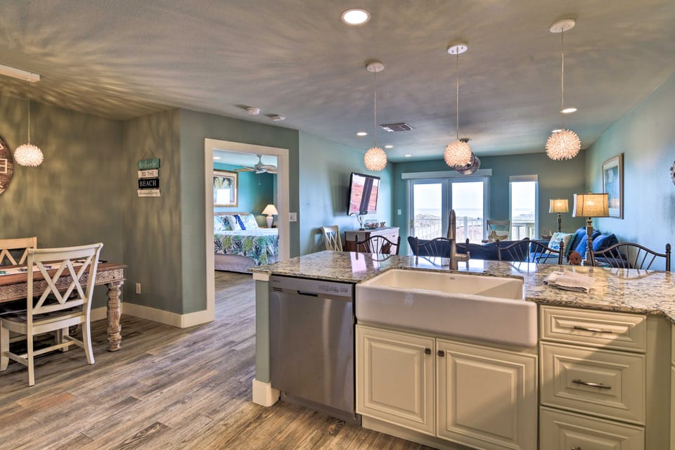 Beachfront Port Aransas Condo w/ Ocean Views! Apartment in Port Aransas