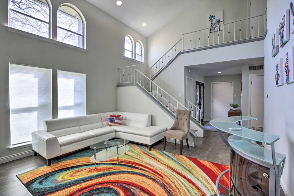 Movie Room & Private Pool: Richardson Retreat House in Richardson