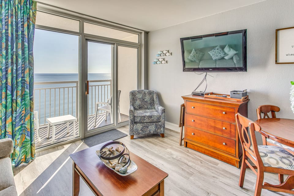 Balcony & Beach View! Remodeled N Myrtle Beach Gem Apartment in Atlantic Beach