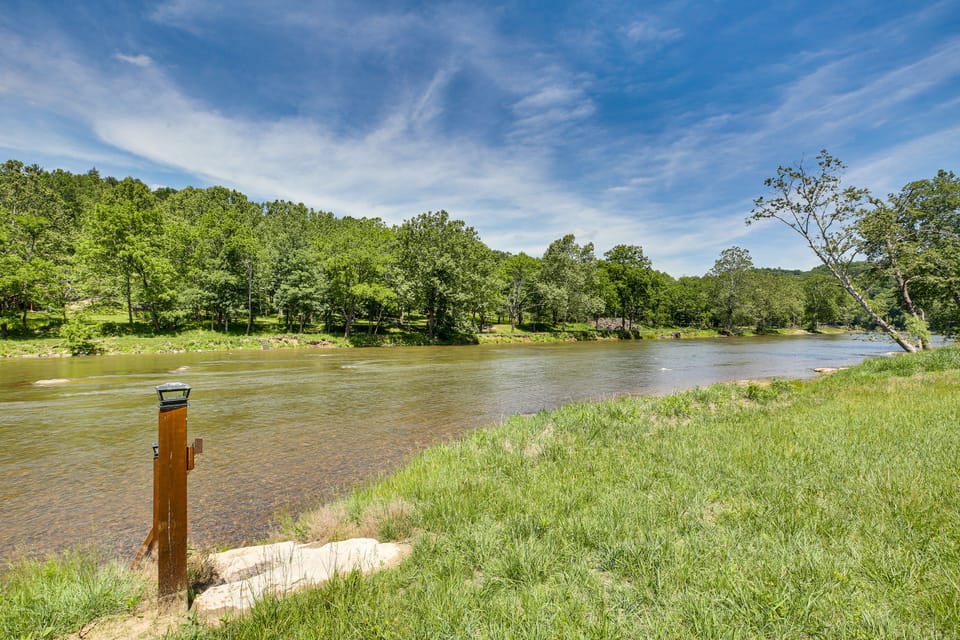 'River Dream Cabin' on New River w/ Fire Pit House in Virginia