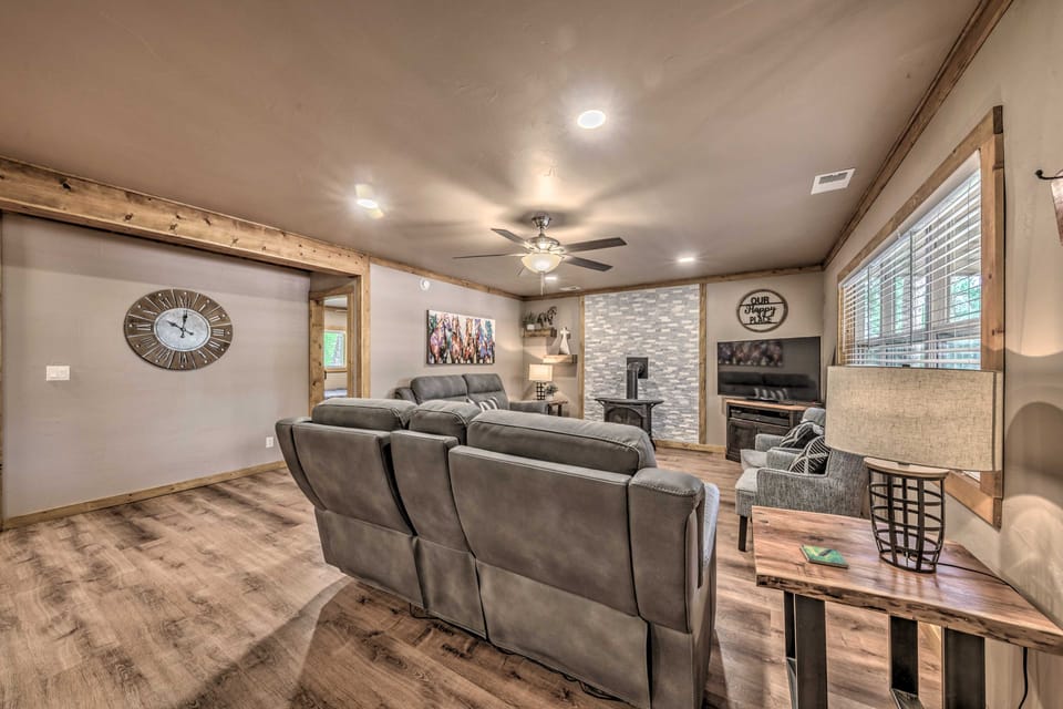 Ruidoso Cabin w/ Patio -  Walk to Midtown! House in Ruidoso
