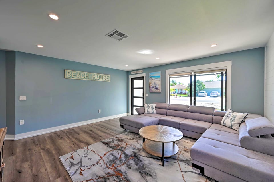 Walk to Beach: Getaway w/ Pool in Naples! House in Naples Park