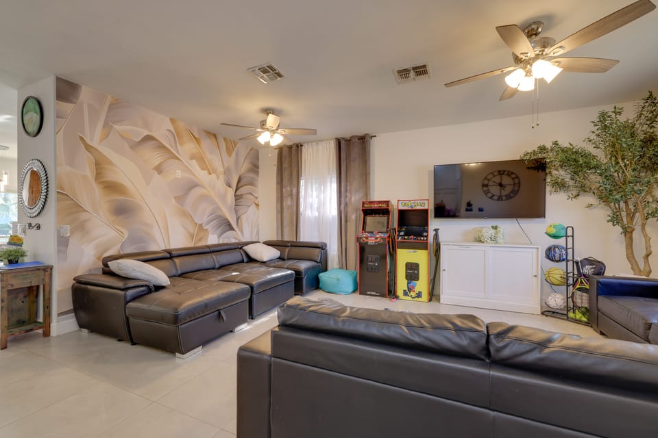 Family Home w/ Community Perks in Peoria House in Glendale