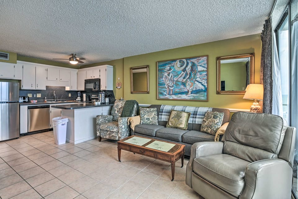 Murrells Inlet Condo w/ Ocean Views & Pool Access! Apartment in Garden City