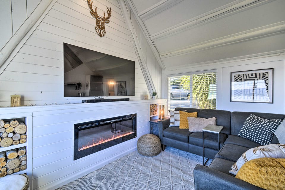 Puget Sound Cabin with Hot Tub and Water Views! House in Hood Canal