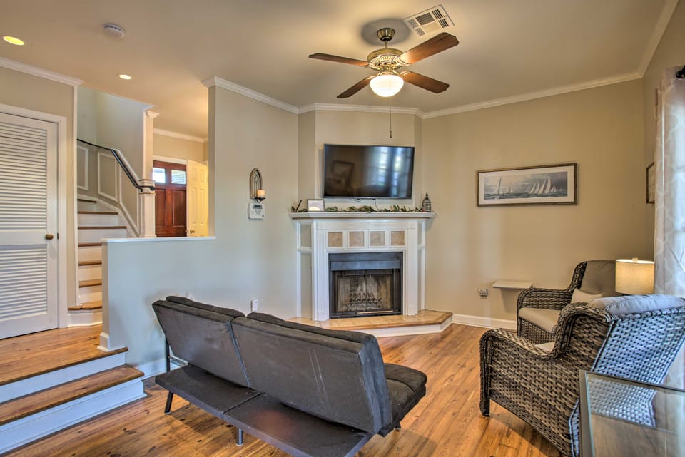 Water Views & Private Dock! Madisonville Townhome Apartment in Mississippi