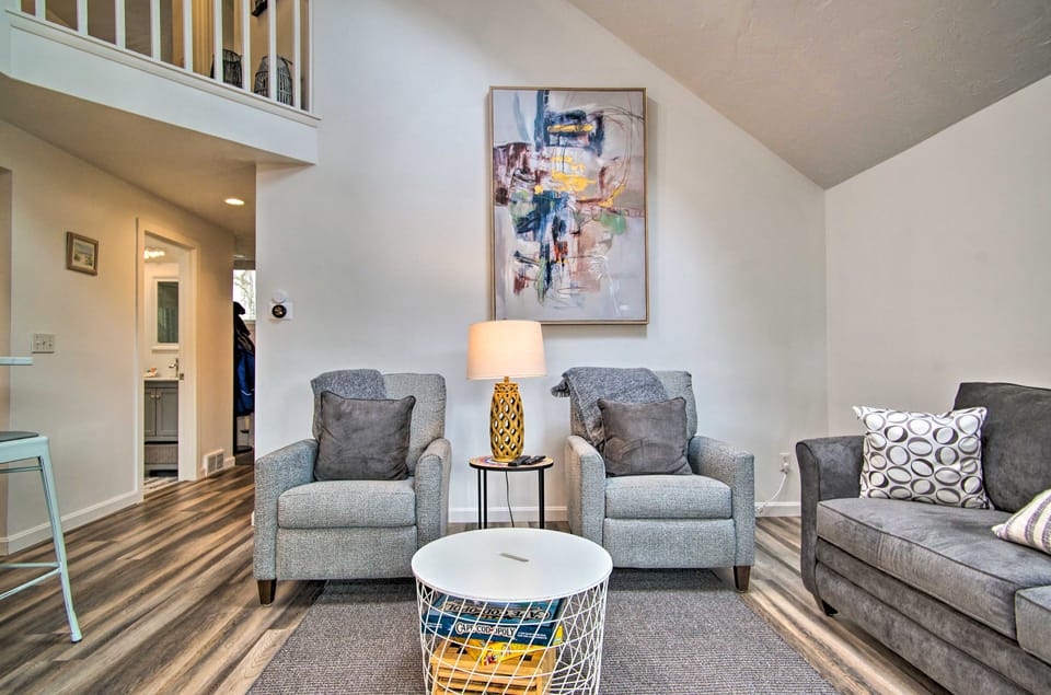 Bright, Coastal Mashpee Condo Near the Commons Apartment in New Seabury