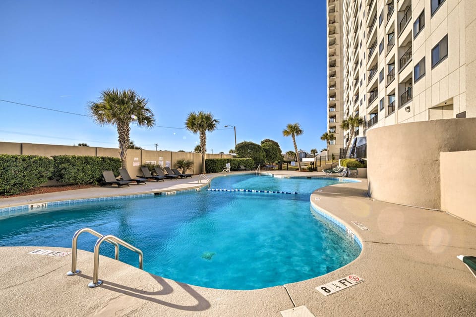 Oceanfront Condo in Myrtle Beach: Resort Perks! Apartment in South Carolina