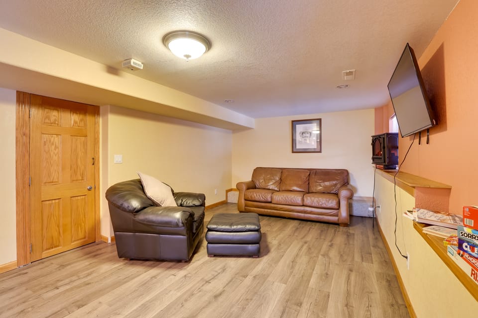Sturgis Rally Home Base for Riders & Couples! Apartment in Lead