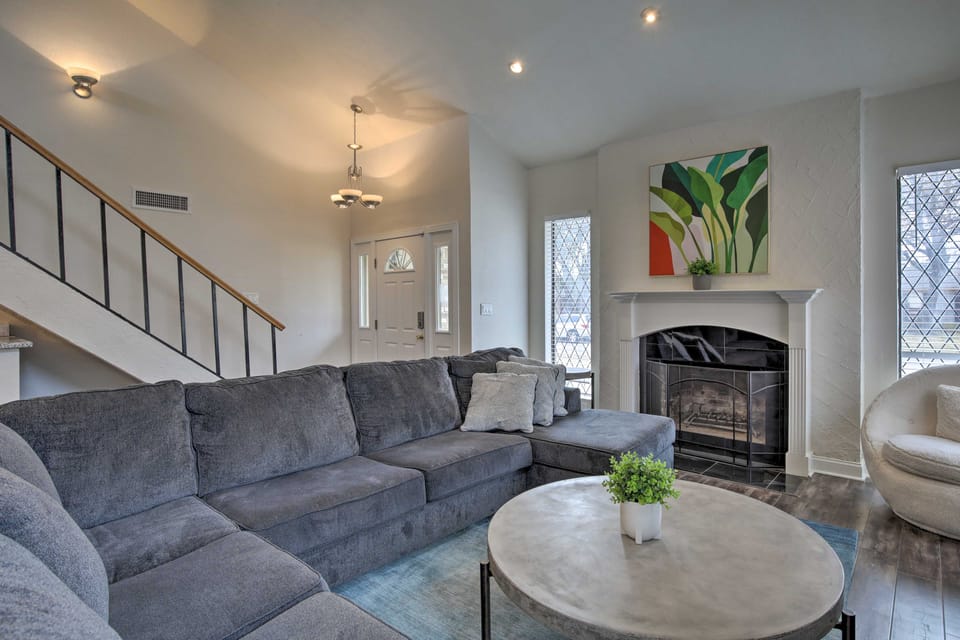 Game Room & Private Pool: Richardson Retreat House in Richardson