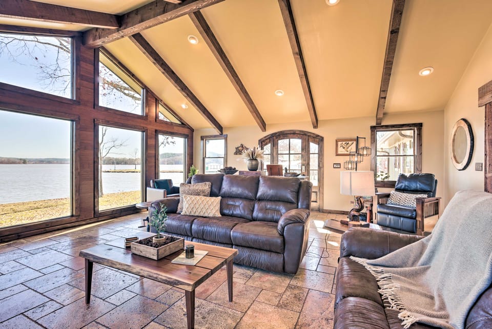 Lay Lake Access & Views: Expansive Shelby Home! House in Alabama