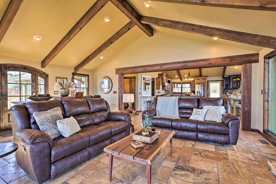 Lay Lake Access & Views: Expansive Shelby Home! House in Alabama