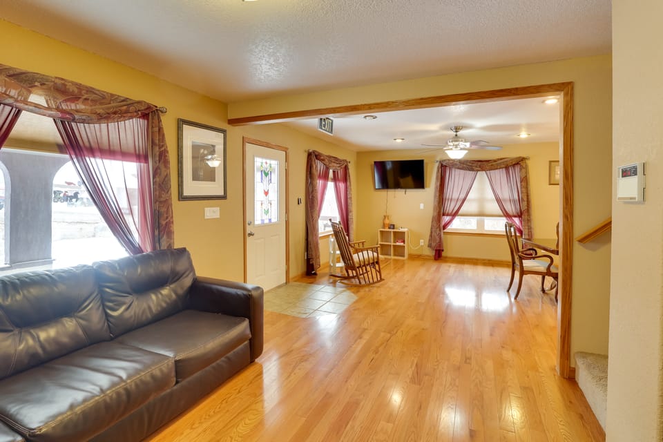 Mtn-View Home w/ Deck! 14 Mi to Sturgis Rally House in Lead