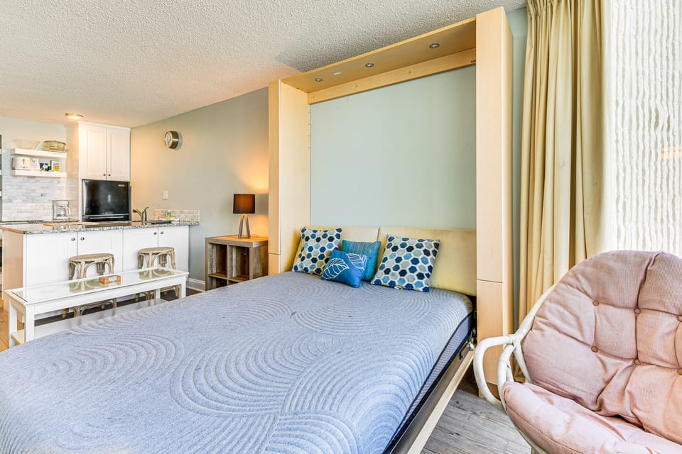 PCB Coastal Condo w/ On-Site Beach Access! Apartment in Panama City Beach