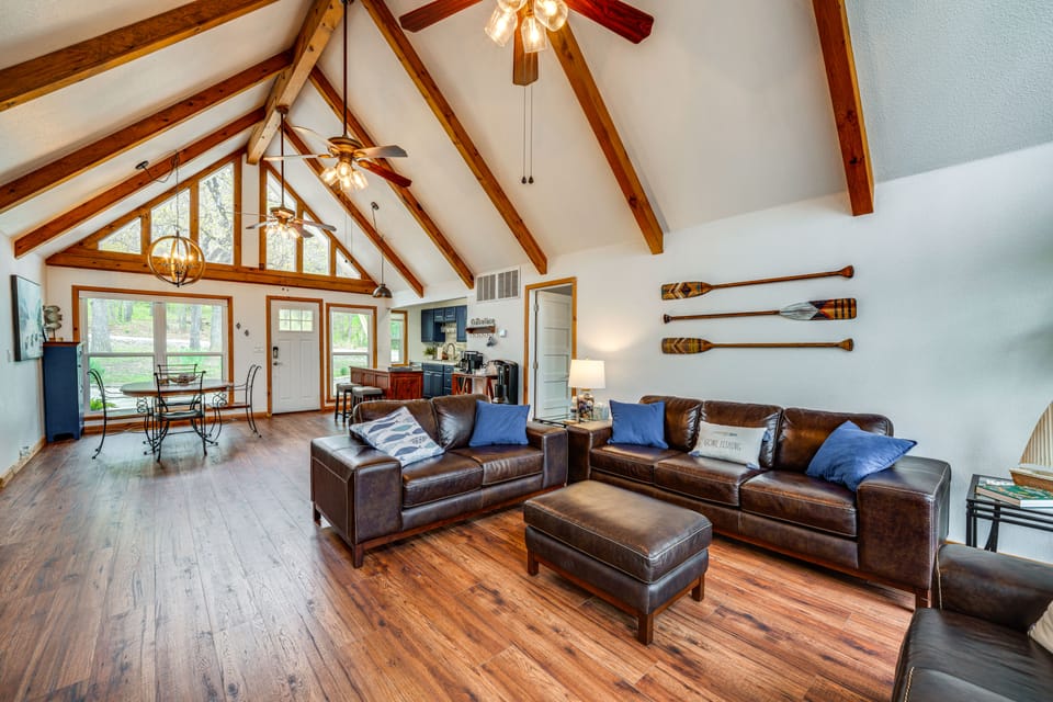Versatile Home w/ Deck & Grill, 1 Mi to Lake! House in Lake Texoma