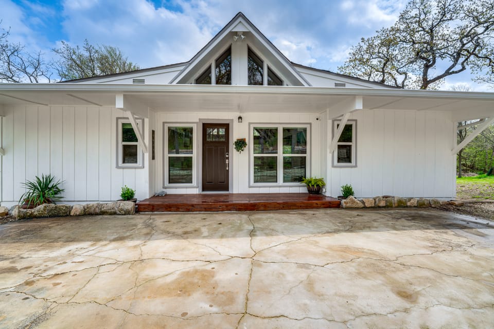 Versatile Home w/ Deck & Grill, 1 Mi to Lake! House in Lake Texoma