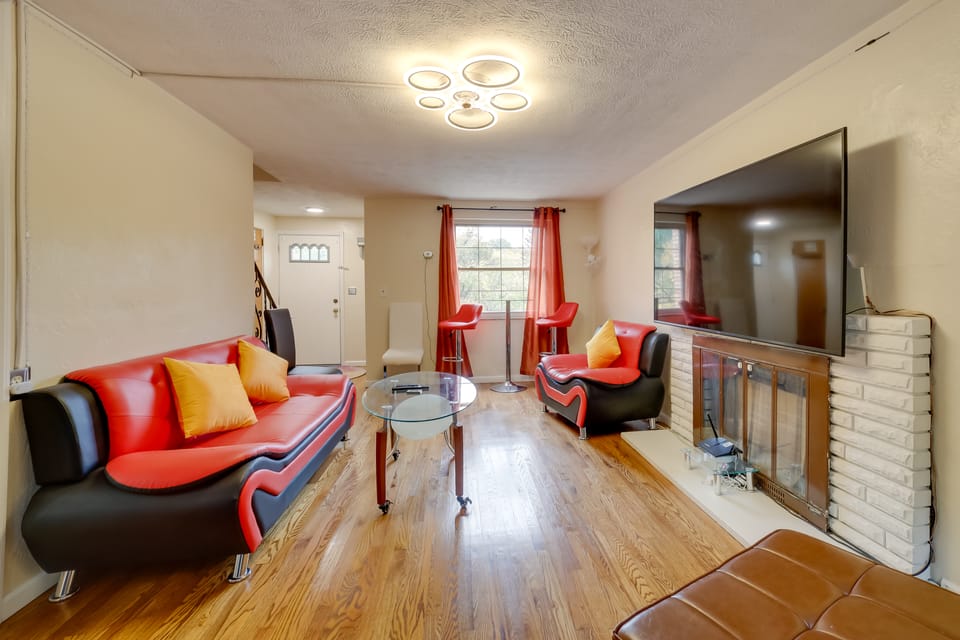 Cute Home w/ Patio ~ 7 Mi to Dtwn Pittsburgh House in Mount Lebanon