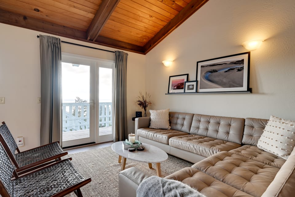 Hot Tub + Ocean Views: Spacious Irish Beach Home! House in Mendocino County