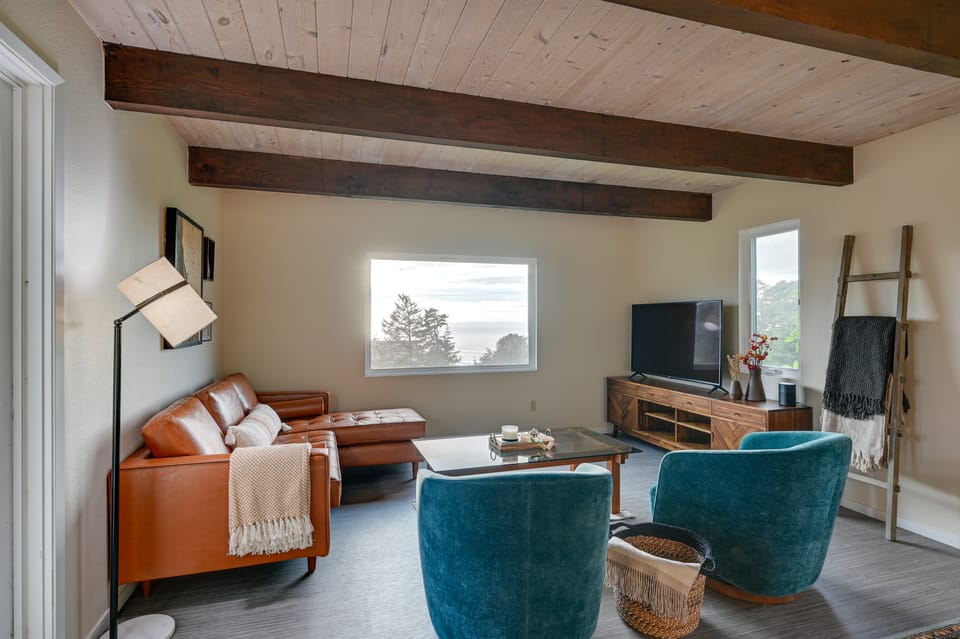 Hot Tub + Ocean Views: Spacious Irish Beach Home! House in Mendocino County