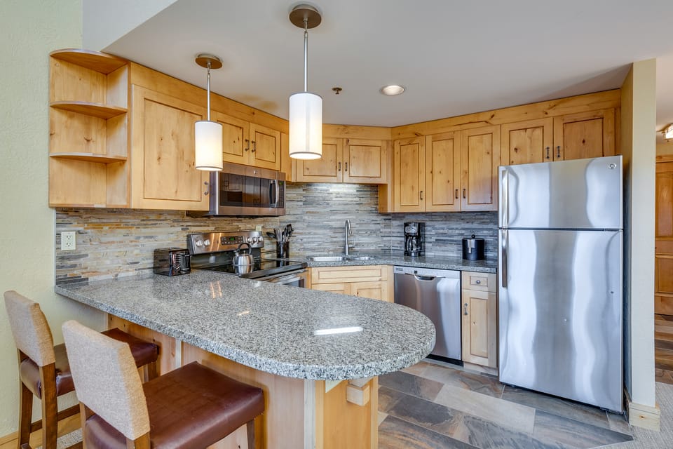 Ski-In/Ski-Out Park City Condo: Fireplace & View! Apartment in Wasatch County