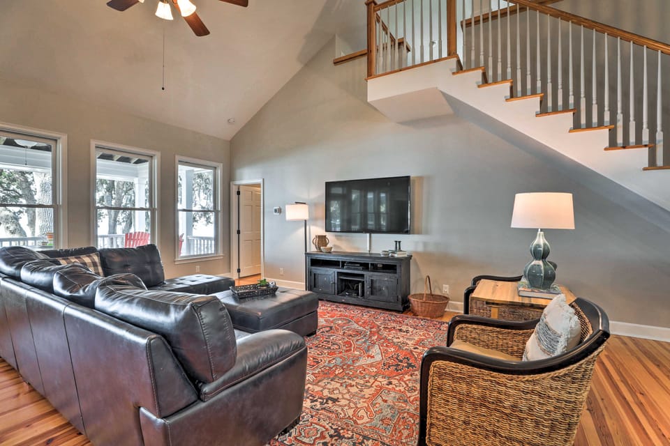 Lakefront Retreat w/ Game Room & Private Dock! House in South Carolina