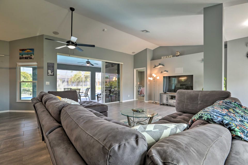 Private Pool & Canal Views: Home in Cape Coral House in Cape Coral