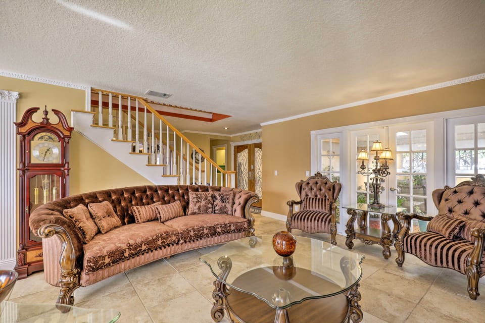 Cozy Home in Heart of Tampa w/ Lanai & Pool! House in Town N Country